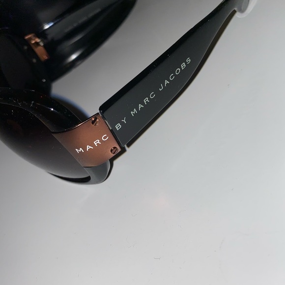 MARC BY MARC JACOBS SUNGLASSES - Picture 2 of 5